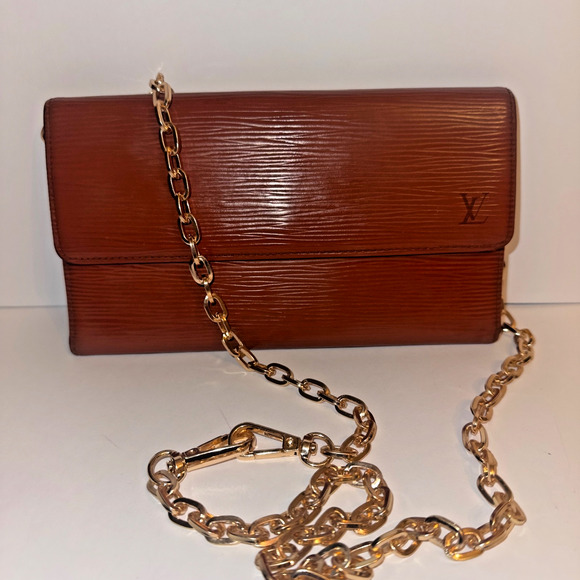Authentic vintage LOUIS VUITTON Brown Epi Leather Long Wallet- used, free chain - Picture 1 of 13